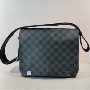 Louis Vuitton, Coated Canvas District NM Messenger Bag Damier Graphite, PM
